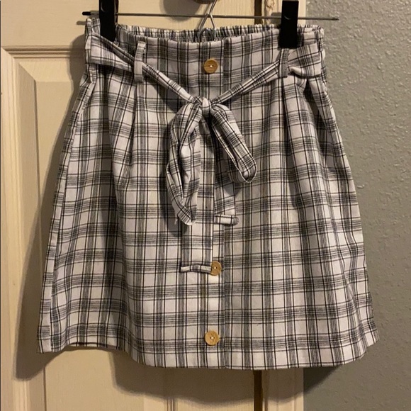 Black and white plaid skirt! - Picture 1 of 3